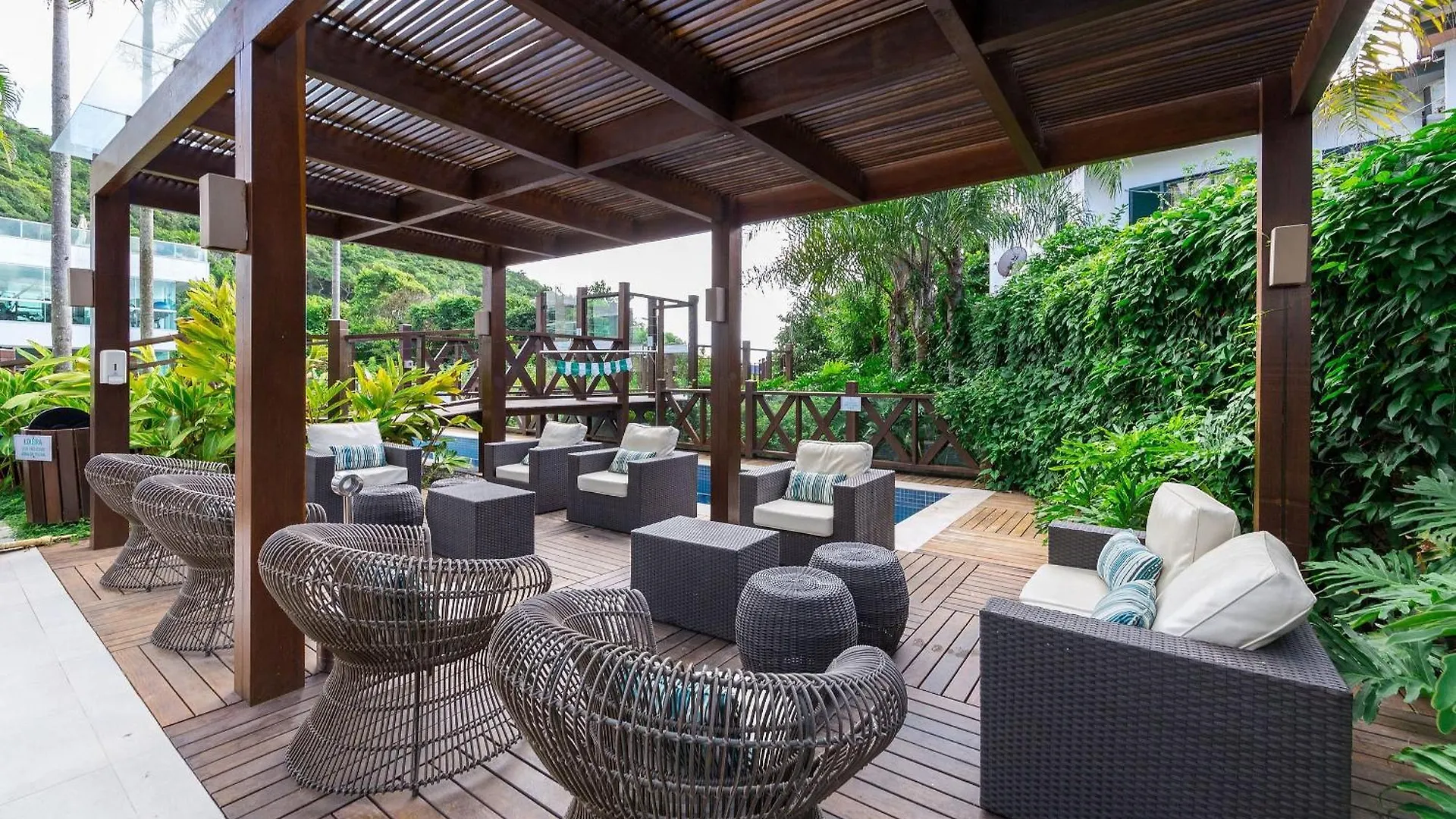 Varandas Do Atlantico 403B - Excelente Apartamento Em Condominio De Luxo A Beira Mar - Piscina Climatizada - Academia - Bombinhas